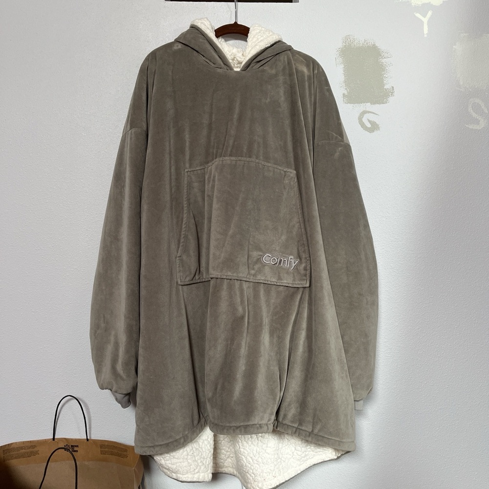 🌟Comfy Gray Hooded Women's Jacket🌟